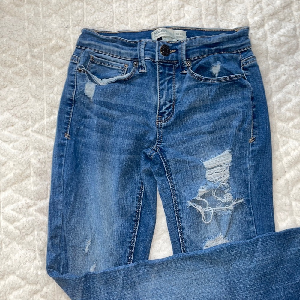 mudd stretchy low rise skinny jeans